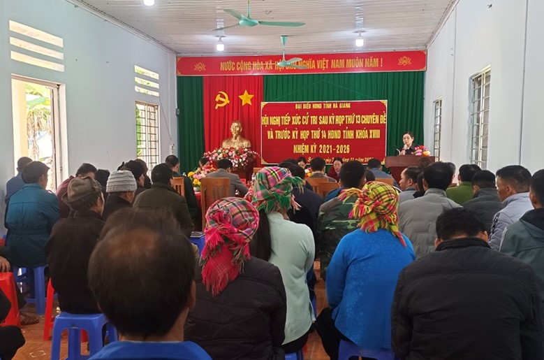 Phó Chủ tịch UBND tỉnh Hà Thị Minh Hạnh cùng tổ đại biểu HĐND các cấp tiếp xúc cử tri tại xã Sơn Vĩ